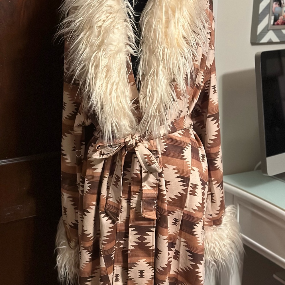 Rio Grande Royale Fur-trimmed Aztec Coat NWOT - Picture 5 of 8